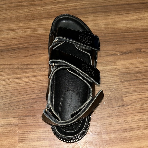 Chanel Patent Leather CC ‘Dad’ Sandals - C’22 - Picture 7 of 10